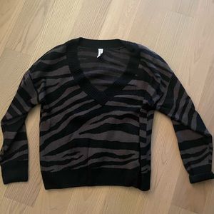 Oversized Varley animal print sweater